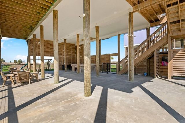 985 Gordon Drive, Gilchrist, TX 77617