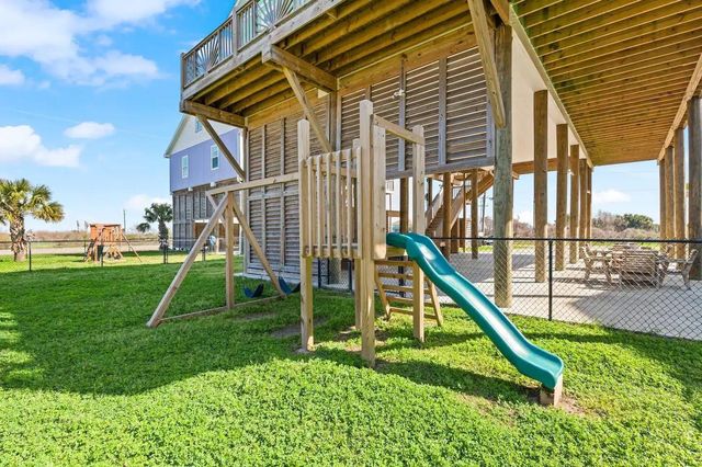 985 Gordon Drive, Gilchrist, TX 77617