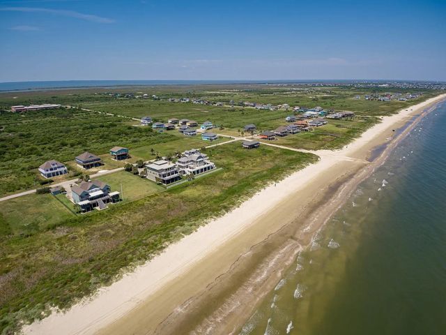 985 Gordon Drive, Gilchrist, TX 77617