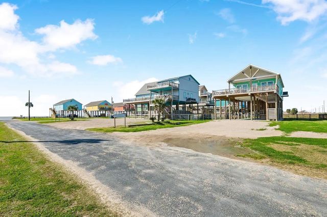 985 Gordon Drive, Gilchrist, TX 77617