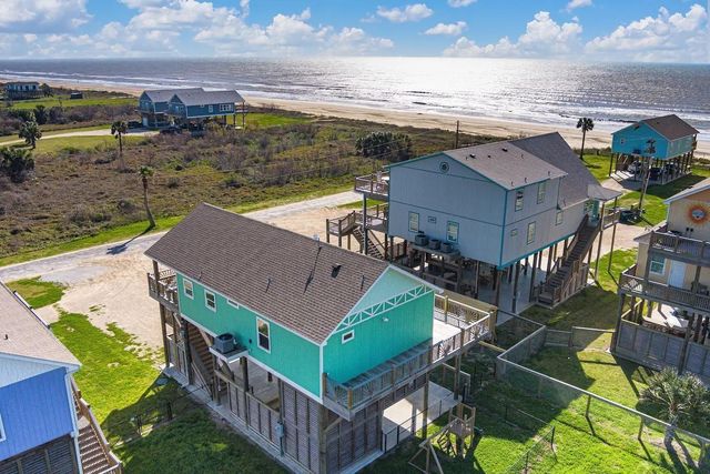985 Gordon Drive, Gilchrist, TX 77617