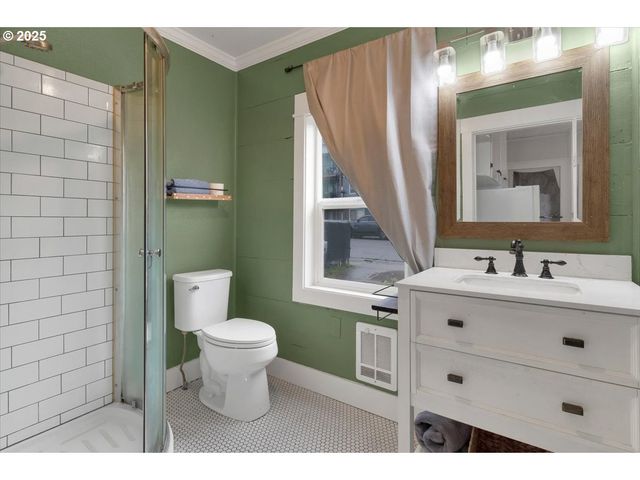 205 N 3RD St, Jefferson, OR 97352