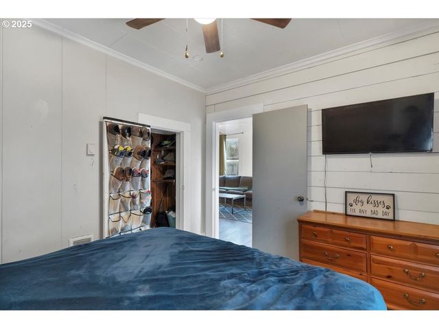 205 N 3RD St, Jefferson, OR 97352