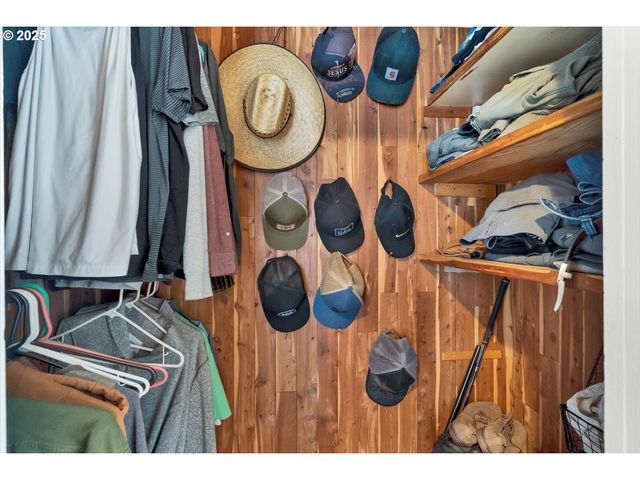 205 N 3RD St, Jefferson, OR 97352