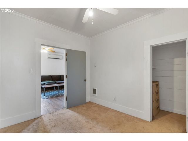 205 N 3RD St, Jefferson, OR 97352