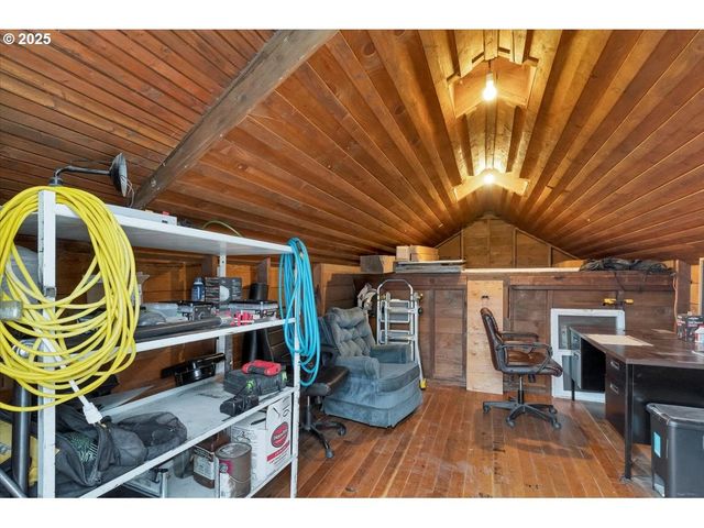 205 N 3RD St, Jefferson, OR 97352