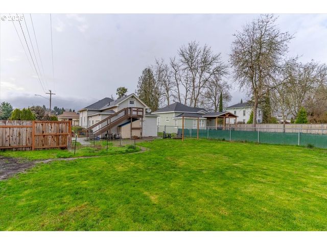 205 N 3RD St, Jefferson, OR 97352
