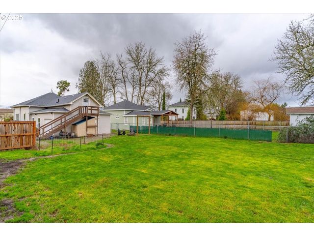 205 N 3RD St, Jefferson, OR 97352