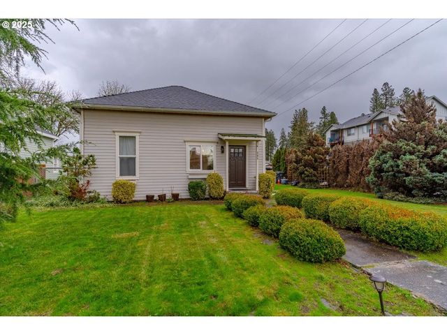 205 N 3RD St, Jefferson, OR 97352