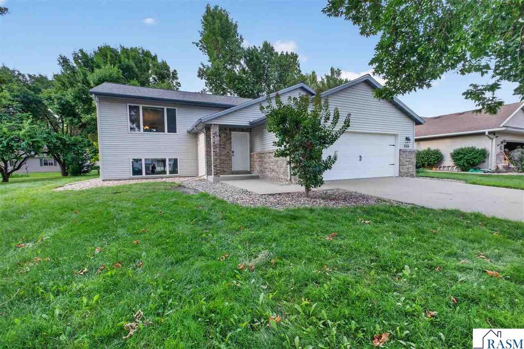 108 Celestine Circle, Mankato, MN 56001