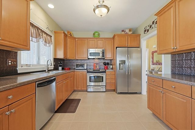 20 Cedarview Circle 20, Milford, MA 01757