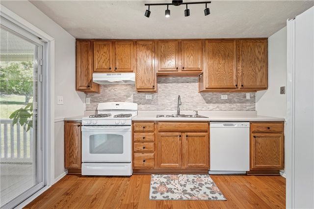 365 Fruitwood Dr, Bethel Park, PA 15102