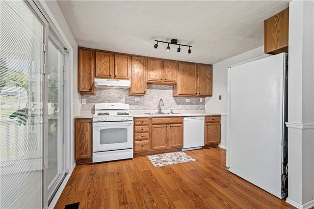 365 Fruitwood Dr, Bethel Park, PA 15102