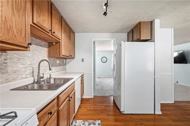 365 Fruitwood Dr, Bethel Park, PA 15102