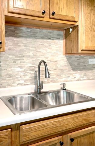 365 Fruitwood Dr, Bethel Park, PA 15102
