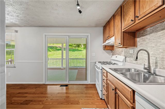 365 Fruitwood Dr, Bethel Park, PA 15102