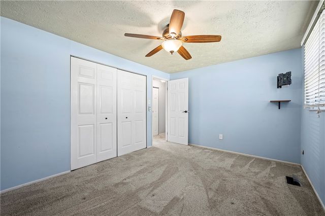 365 Fruitwood Dr, Bethel Park, PA 15102