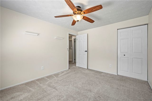 365 Fruitwood Dr, Bethel Park, PA 15102