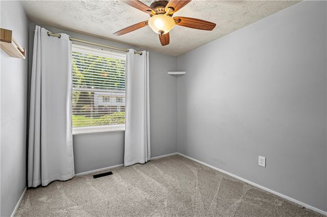 365 Fruitwood Dr, Bethel Park, PA 15102