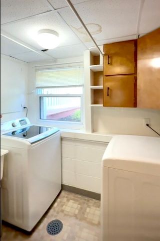 365 Fruitwood Dr, Bethel Park, PA 15102