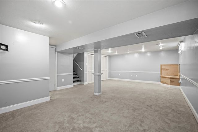 365 Fruitwood Dr, Bethel Park, PA 15102