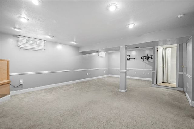 365 Fruitwood Dr, Bethel Park, PA 15102