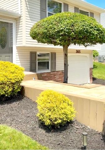 365 Fruitwood Dr, Bethel Park, PA 15102