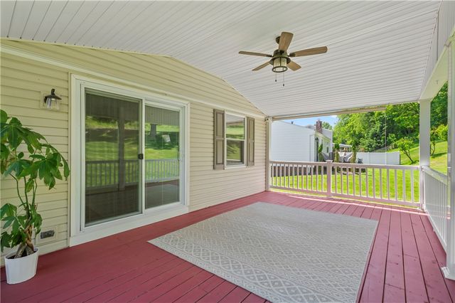 365 Fruitwood Dr, Bethel Park, PA 15102