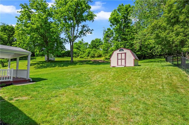 365 Fruitwood Dr, Bethel Park, PA 15102