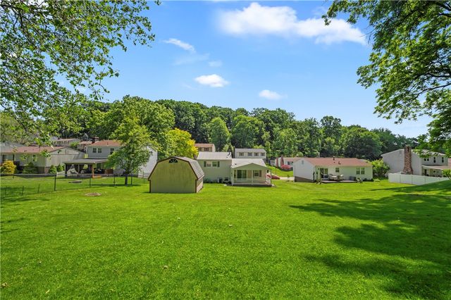 365 Fruitwood Dr, Bethel Park, PA 15102