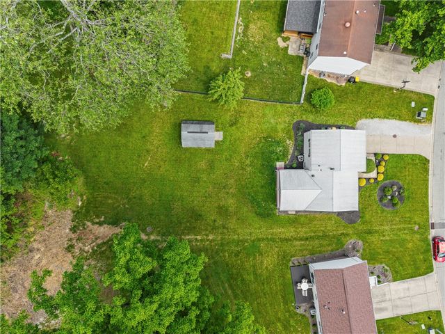365 Fruitwood Dr, Bethel Park, PA 15102