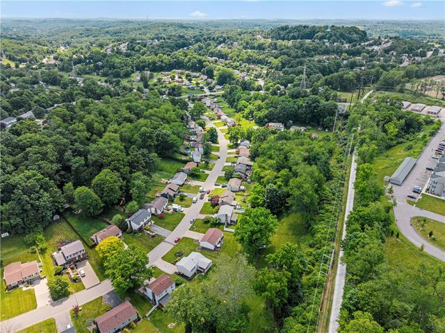 365 Fruitwood Dr, Bethel Park, PA 15102
