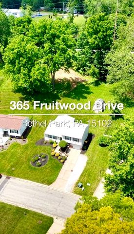 365 Fruitwood Dr, Bethel Park, PA 15102