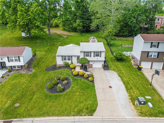 365 Fruitwood Dr, Bethel Park, PA 15102