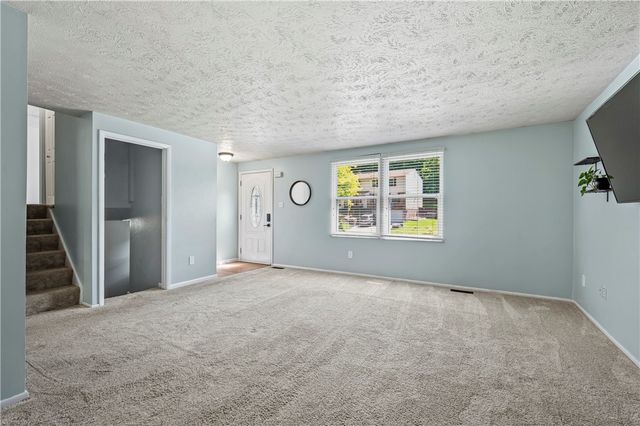 365 Fruitwood Dr, Bethel Park, PA 15102