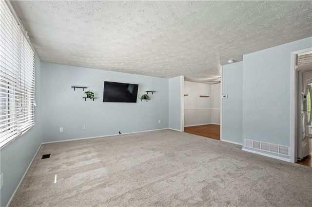 365 Fruitwood Dr, Bethel Park, PA 15102