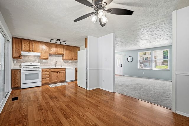 365 Fruitwood Dr, Bethel Park, PA 15102