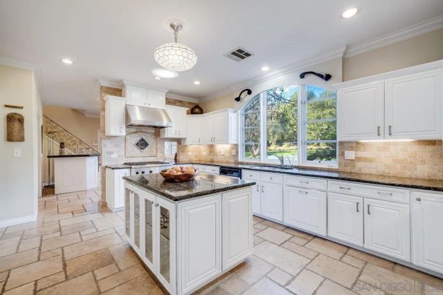 1 Saddle Creek Rd, Fallbrook, CA 92028