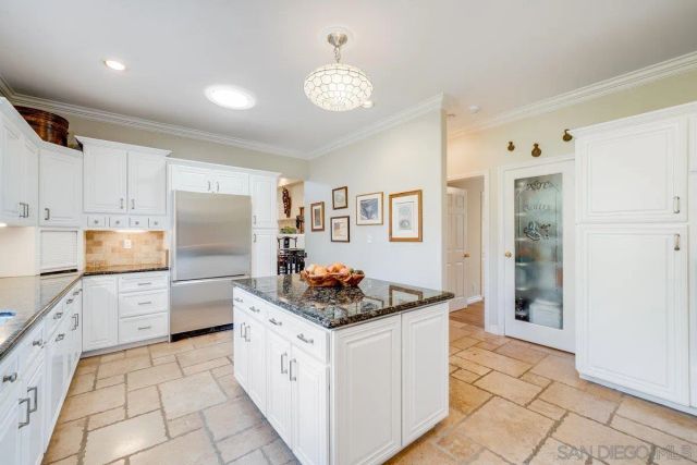 1 Saddle Creek Rd, Fallbrook, CA 92028