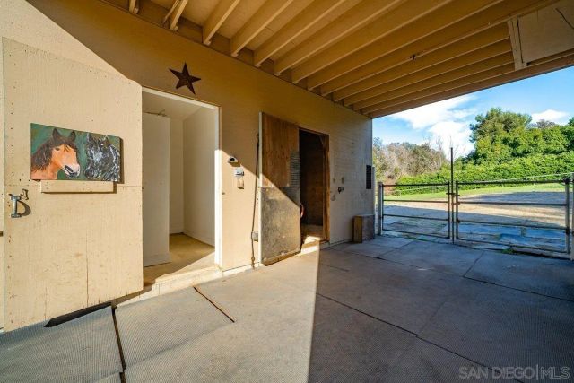 1 Saddle Creek Rd, Fallbrook, CA 92028