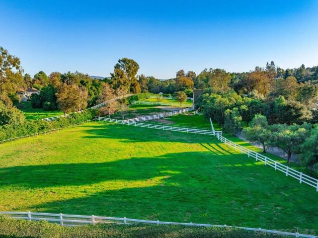 1 Saddle Creek Rd, Fallbrook, CA 92028