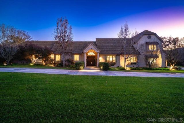 1 Saddle Creek Rd, Fallbrook, CA 92028