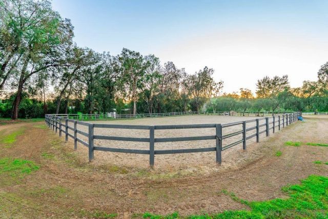 1 Saddle Creek Rd, Fallbrook, CA 92028