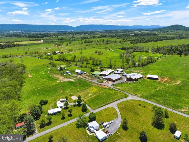 137 BRADY LN, Mount Jackson, VA 22842
