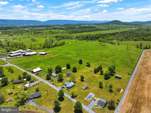 137 BRADY LN, Mount Jackson, VA 22842