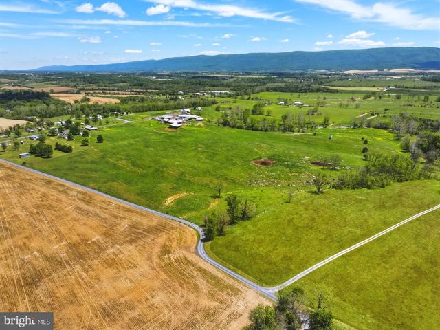 137 BRADY LN, Mount Jackson, VA 22842