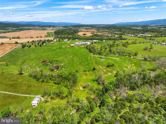 137 BRADY LN, Mount Jackson, VA 22842