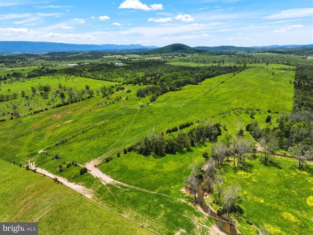 137 BRADY LN, Mount Jackson, VA 22842