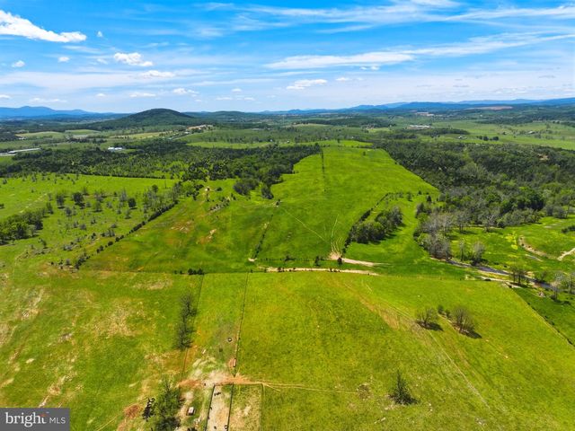 137 BRADY LN, Mount Jackson, VA 22842