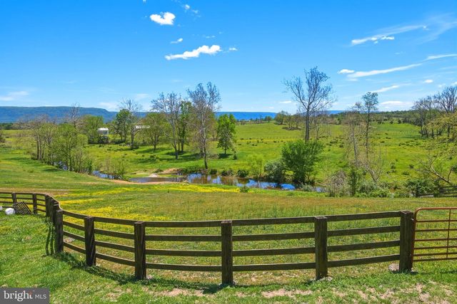 137 BRADY LN, Mount Jackson, VA 22842